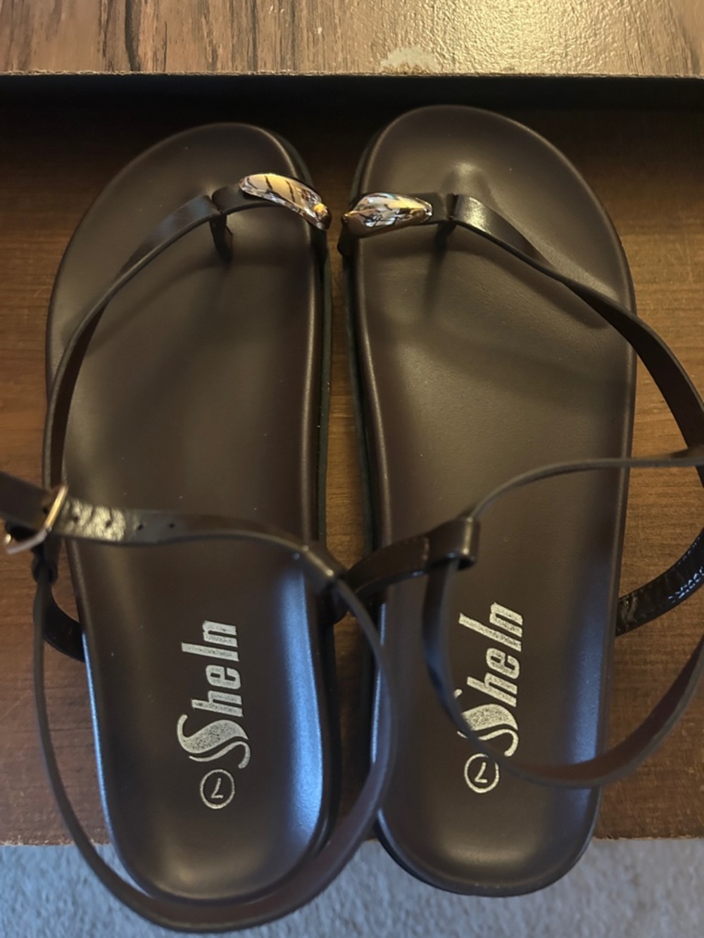 SHEIN Toe-Loop Sandals - Picture 2 of 3